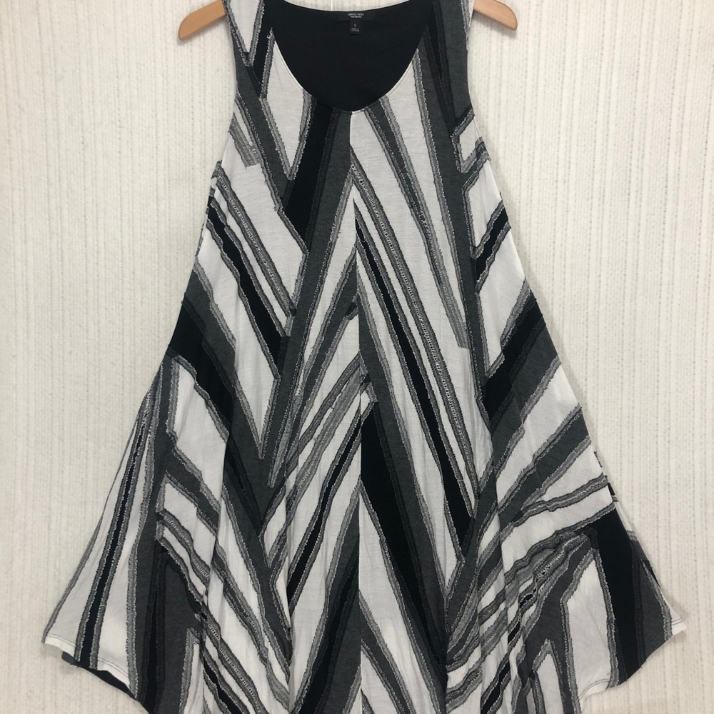 Simply Vera Vera Wang Geometric Abstract Handkerchief Hem Dress Black White Grey